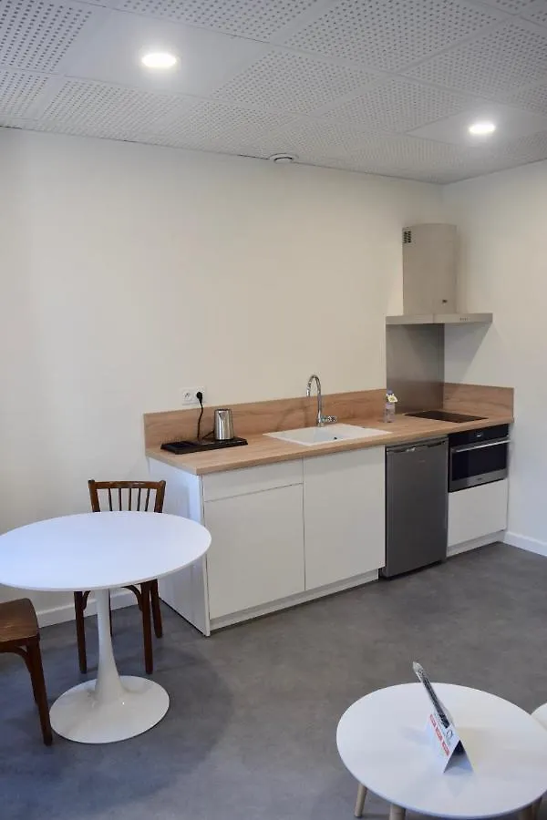 Hotel Et Appartements Les Platanes Thueyts 3*,