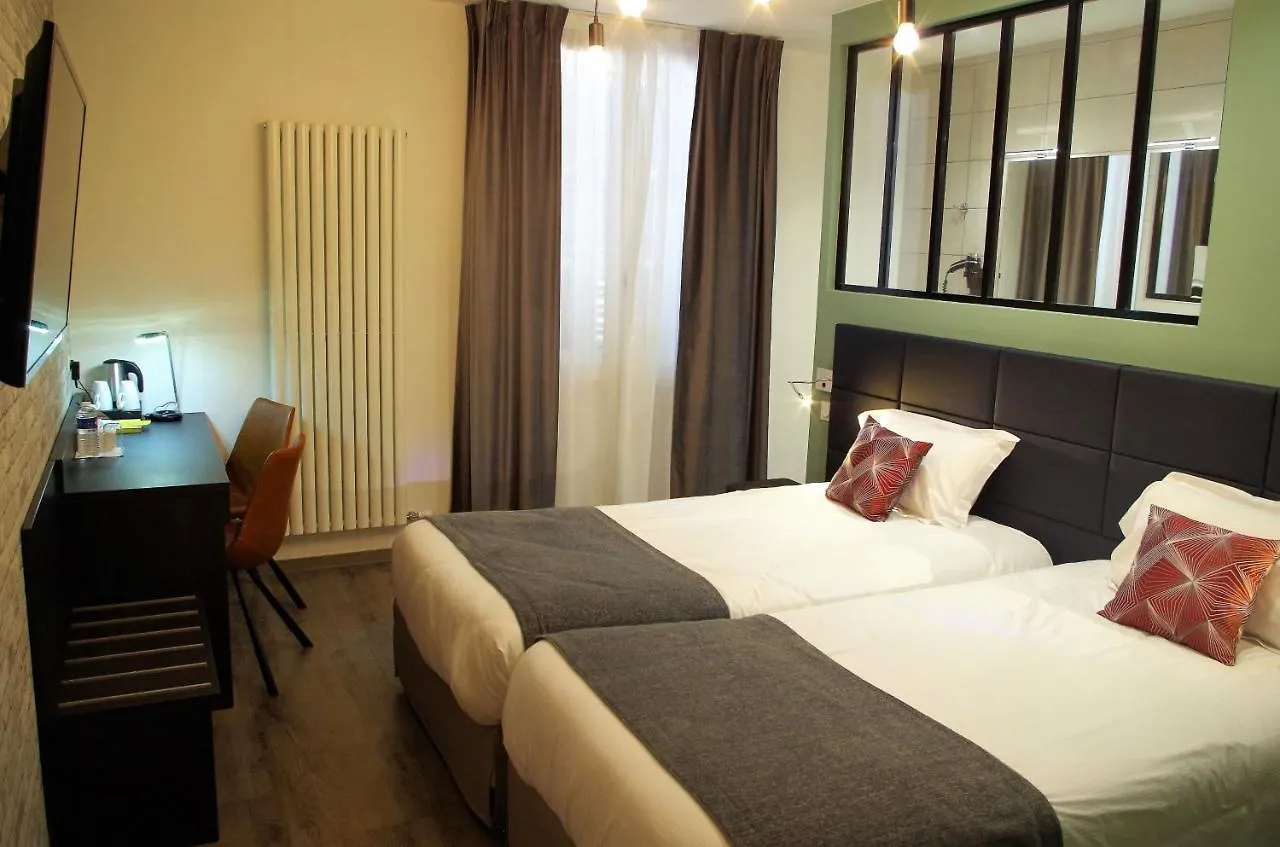 Hotel Et Appartements Les Platanes Thueyts 3*,