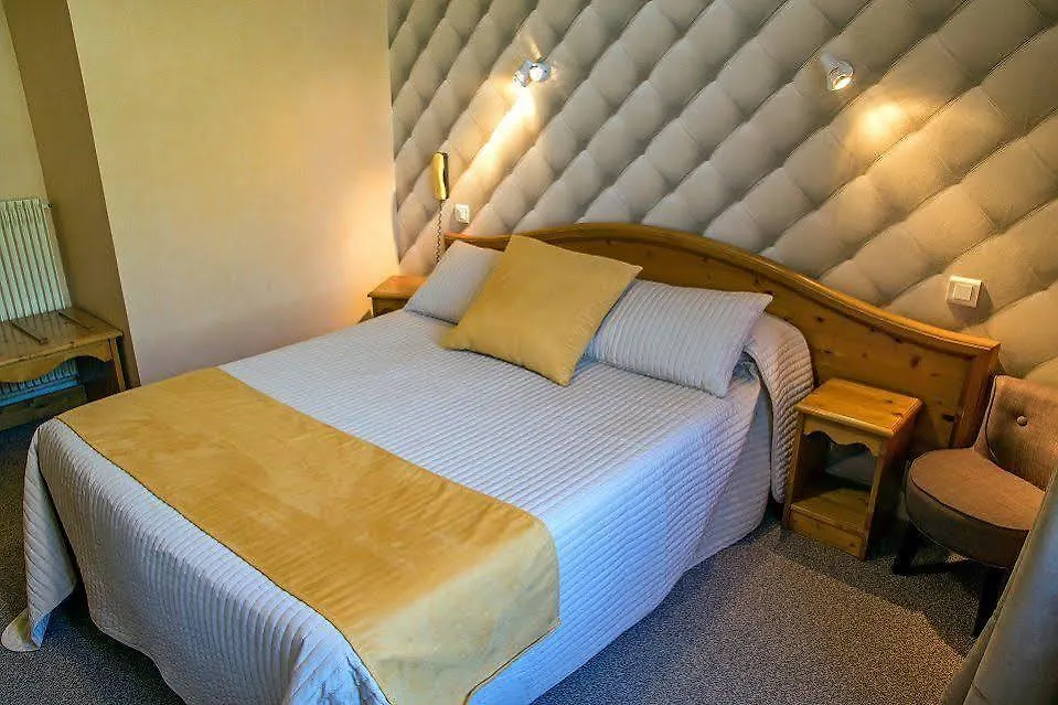 ***  Hotel Et Appartements Les Platanes Thueyts France