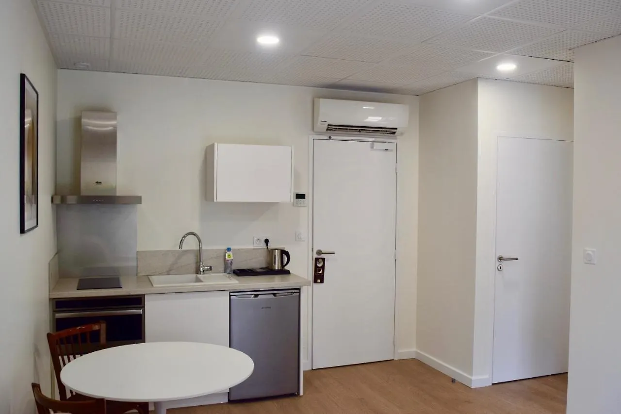 Hotel Et Appartements Les Platanes Thueyts 3*,