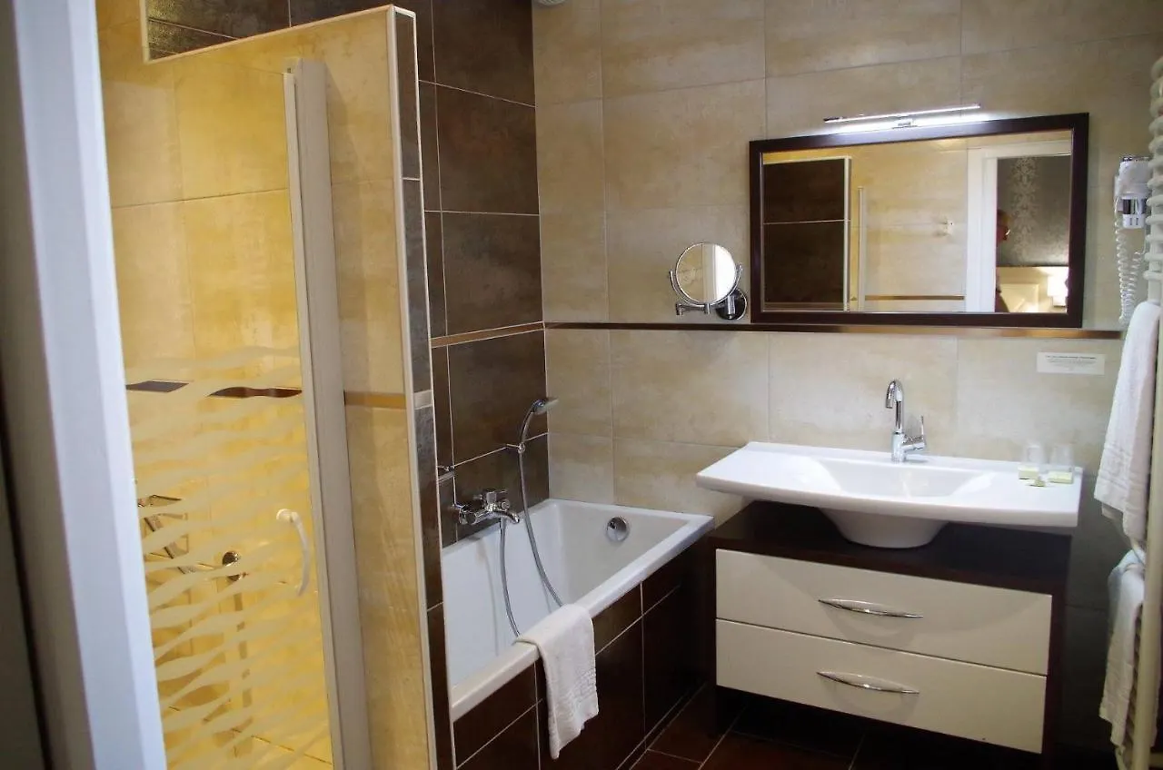 Hotel Et Appartements Les Platanes Thueyts