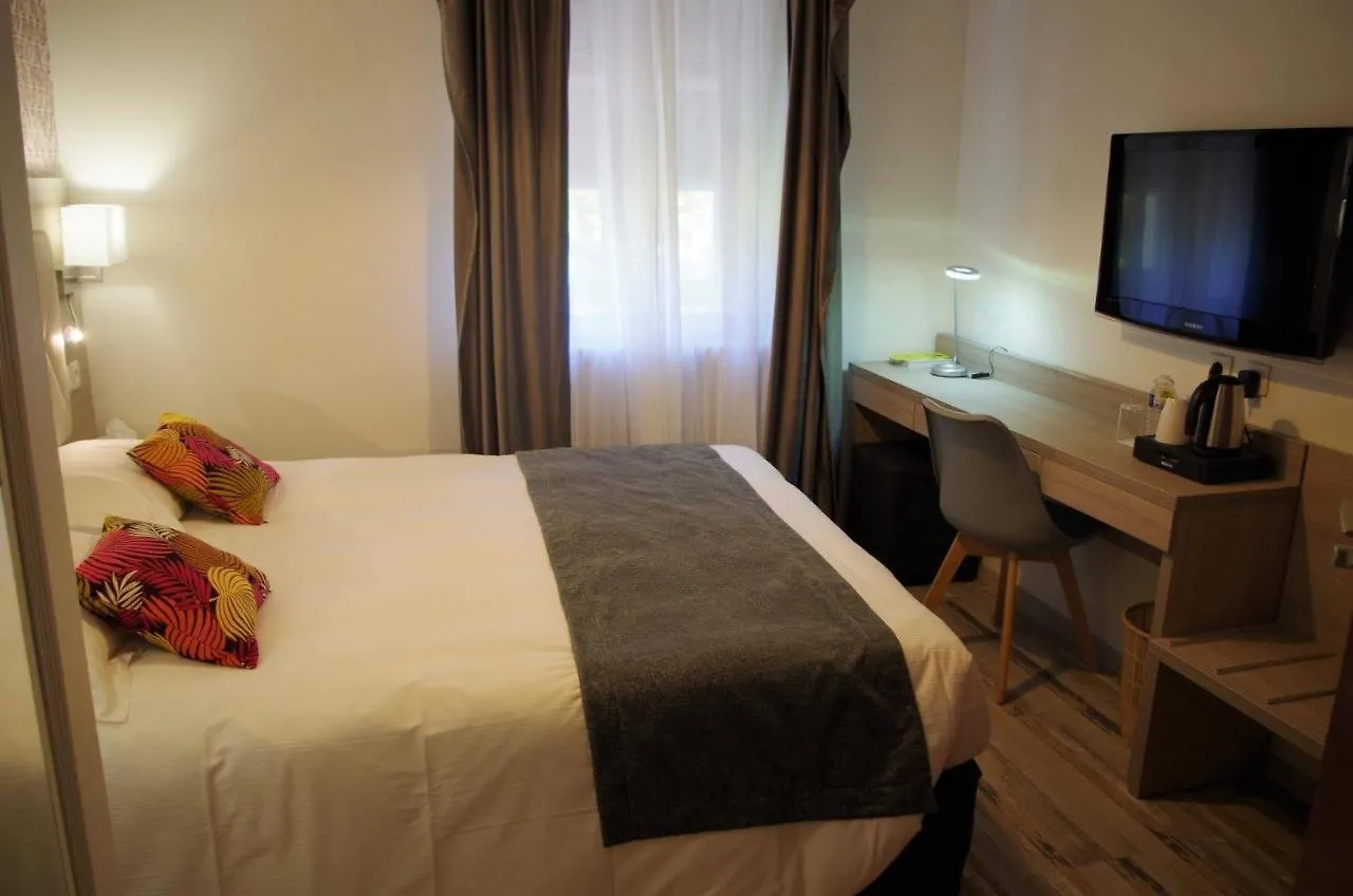 Hotel Et Appartements Les Platanes Thueyts