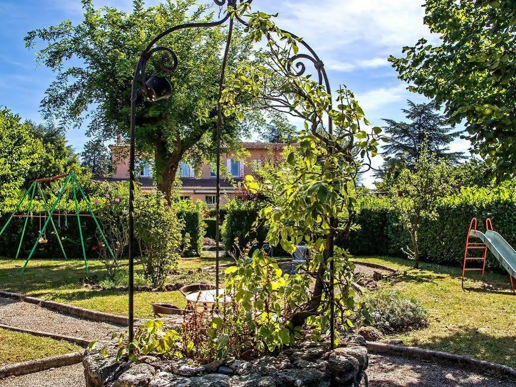 Hôtel et appartements les platanes Thueyts Hotel